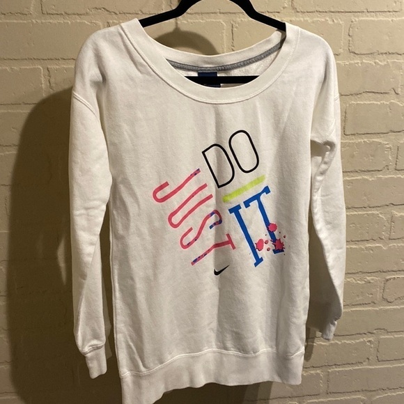 Nike sweatshirt just do it made to look 90’s xs woman’s - Picture 2 of 6